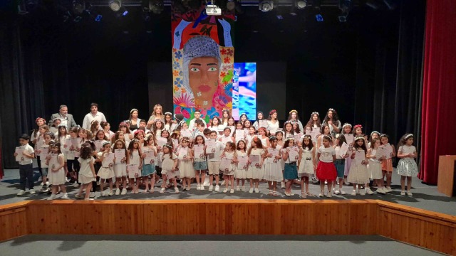 معرض "أنتِ سلام" لـ "Maison D’Art" في ثانوية رفيق الحريري 100 طفل يسكبون إبداعهم في حب فلسطين بلوحة واحدة!