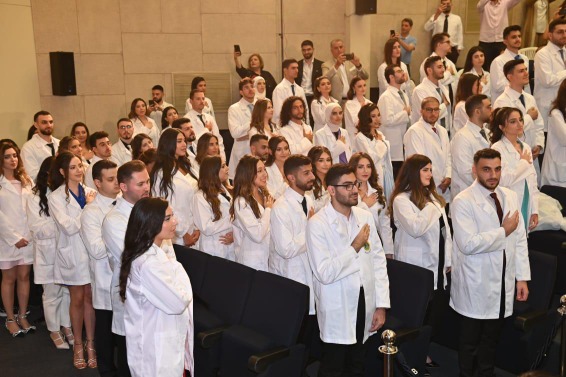 حفل "المعاطف البيضاء" لتخريج طلاب كلية الطب في جامعة البلمند للعام 2024