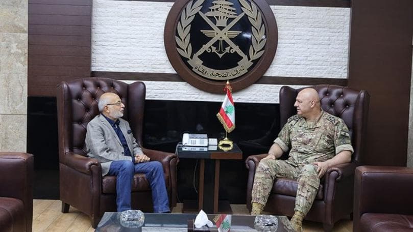 قائد الجيش يعرض الأوضاع مع السفير بخاري