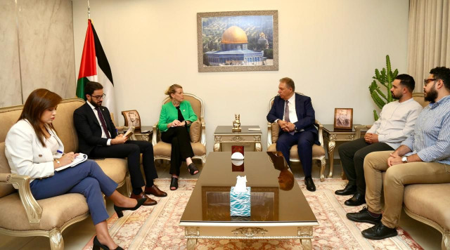 السفير دبور يلتقي رئيسة بعثة اللجنة الدولية للصليب الاحمر في لبنان