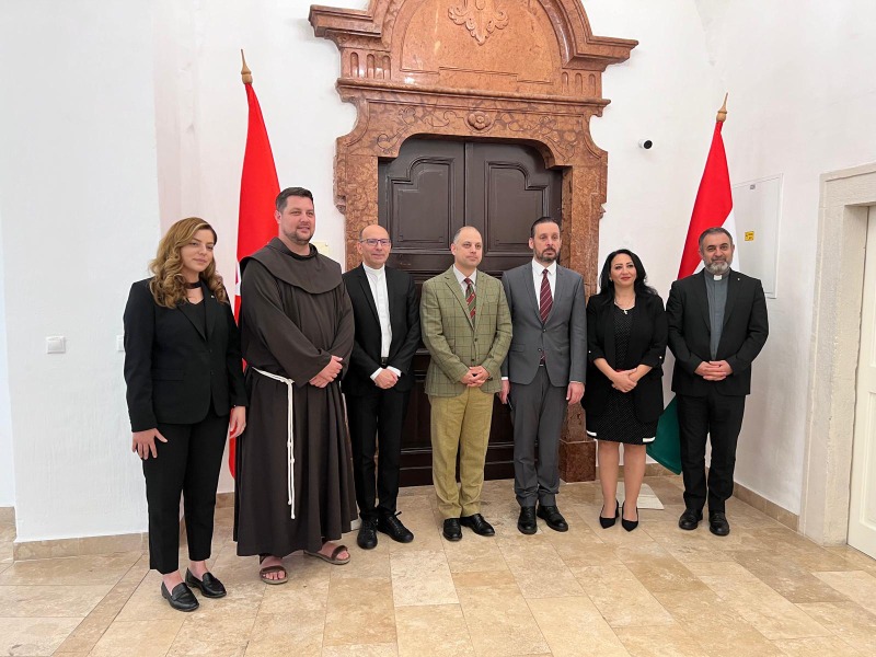 "العليا للكنائس" خلال زيارتها الرسمية لدولة المجر: "شعبنا الفلسطيني يعاني جراء ممارسات الاحتلال، ونريد حل جذري يضمن تحقيق السلام العادل طبقاً للشرعية الدولية"