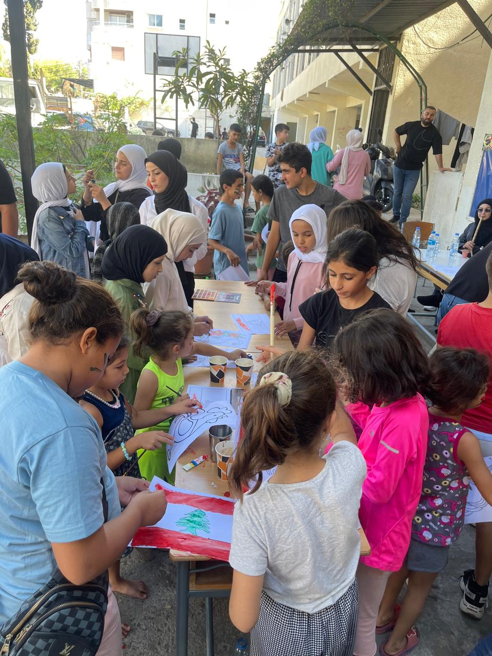 نشاط ترفيهي لأطفال الجنوب في مركز مدرسة المربية ثريا فارس  ابو علفا الرسمية في صيدا : فسحة أمل في عتمة النزوح !!