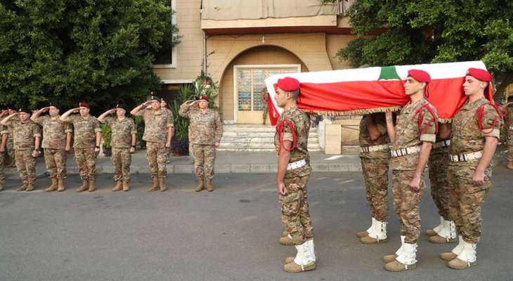 بالورد والدموع... وداع مهيب للرائد الشهيد محمد فرحات