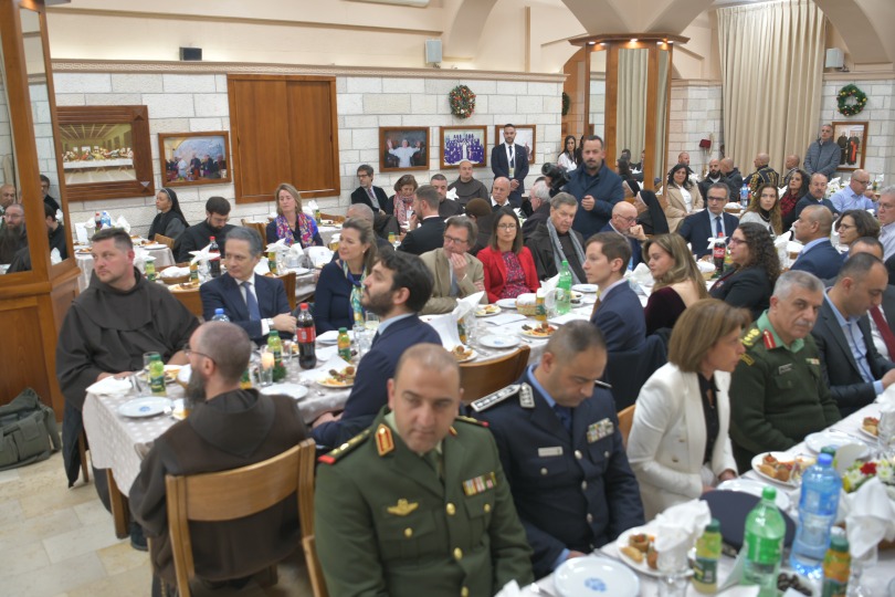 ممثلاً عن الرئيس عباس د. خوري يشارك في عشاء الميلاد للكنائس حسب التقويم الغربي: "شعبنا الفلسطيني لا يطلب المستحيل، بل أن يعيش حياة حرة وكريمة خالية من الاحتلال وإقامة دولته المستقلة"