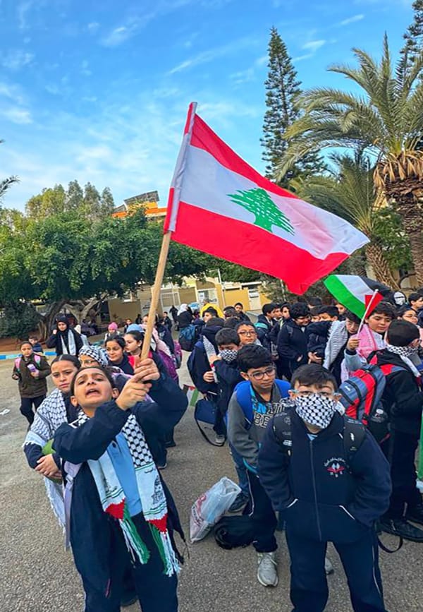 طلاب "ثانوية الحاج بهاء الدين الحريري" يحتفلون بصمود وانتصار غزة