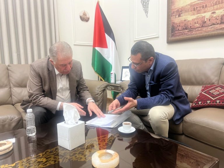 السفير دبور يستقبل رئيس الجالية الفلسطينية في بريمن سامر أصلان