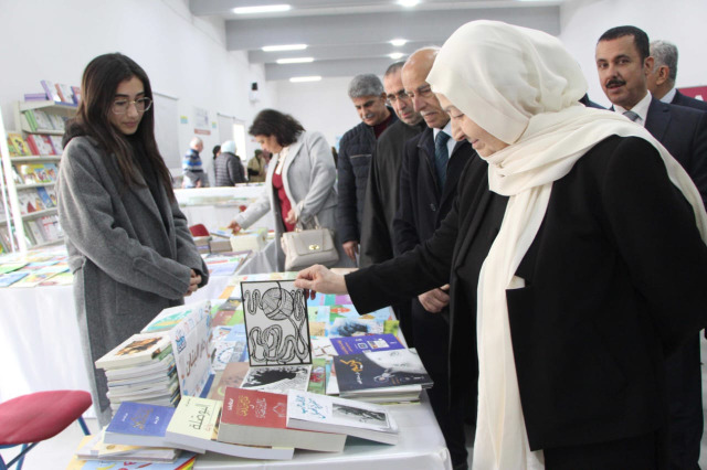 بهية الحريري ترعى افتتاح "معرض الكتاب المدرسي الأول - نحو جيل قارىء ومبدع" في "ثانوية الحاج بهاء الدين الحريري"