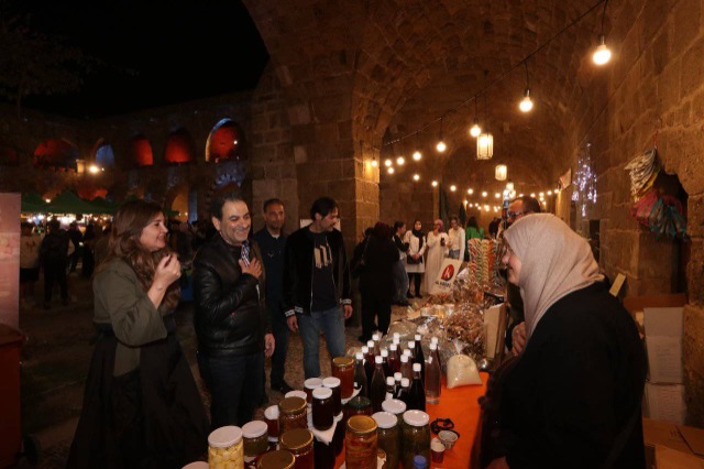 مهرجان "ليالي رمضان صيدا" في خان الإفرنج بليلته الثانية: لقاء مع النجم طلال الجردي و" تيتا الحكواتية" وعرض انشادي مولوي وأمسية عزف على العود