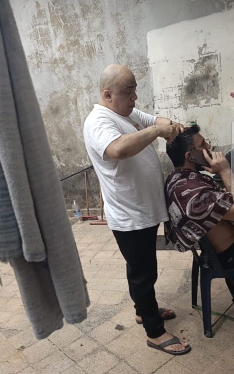 هل تذكرون الحلاق رأس عصابة "التيك توكرز"؟ إليكم صورته داخل السجن