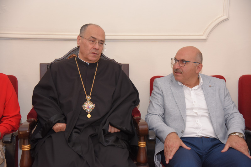 نادر عزام يُقدم التهاني بعيد الفصح للمطرانين حداد والعمار ويُؤكد على وحدة المدينة وتنوعها