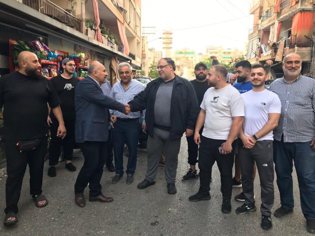 نادر عزام يجول في منطقة ساحة القدس ويلتقي لجنتها والتجار ومخاتير المدينة والشيخ ماهر حمود
