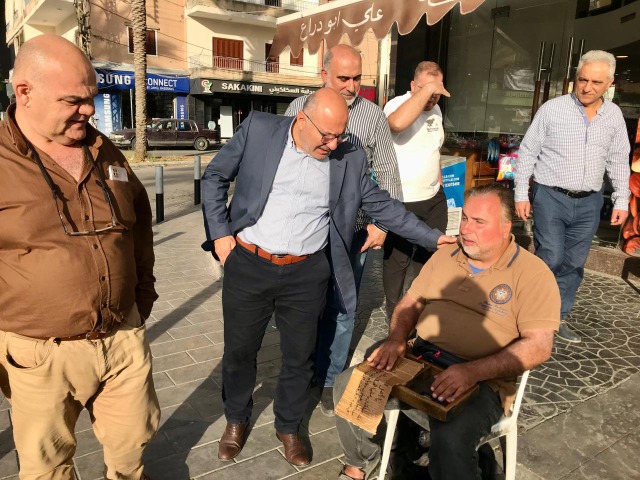 نادر عزام يجول في منطقة ساحة القدس ويلتقي لجنتها والتجار ومخاتير المدينة والشيخ ماهر حمود