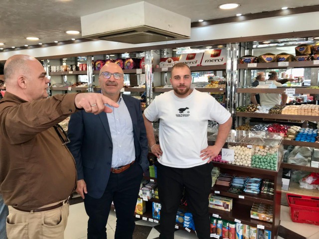نادر عزام يجول في منطقة ساحة القدس ويلتقي لجنتها والتجار ومخاتير المدينة والشيخ ماهر حمود