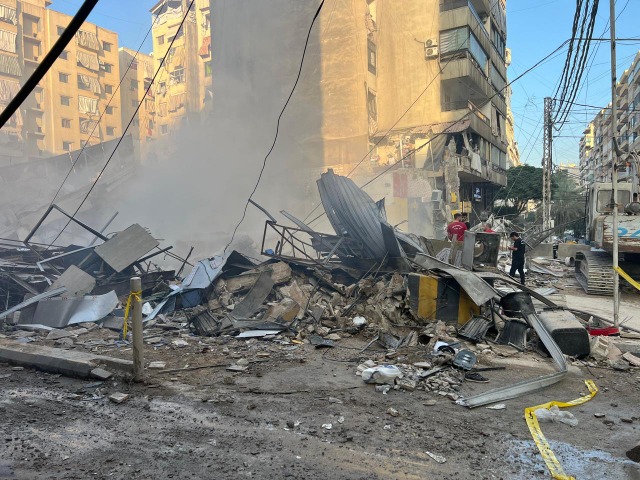 بالصور - ضاحية بيروت تستيقظ على "أضحى" مرٌّ خلّفه العدوان الإسرائيلي