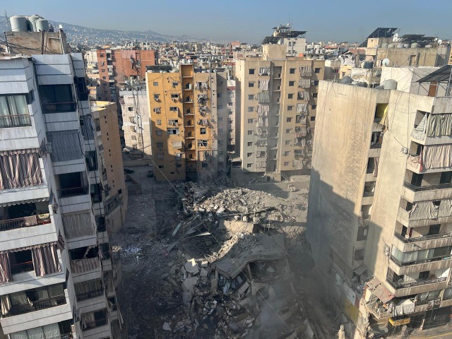بالصور - ضاحية بيروت تستيقظ على "أضحى" مرٌّ خلّفه العدوان الإسرائيلي