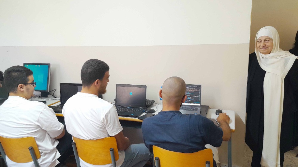 بهية الحريري تتفقد دورات "التدريب المهني" و"أناملنا" و"سيسكو" في مؤسسة الحريري
