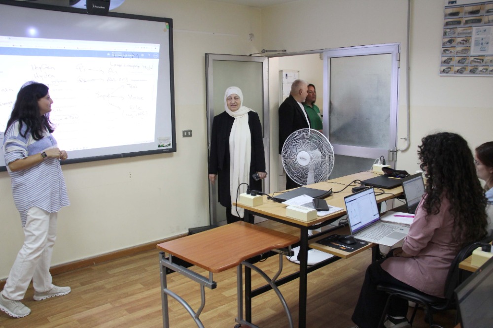 بهية الحريري تتفقد دورات "التدريب المهني" و"أناملنا" و"سيسكو" في مؤسسة الحريري