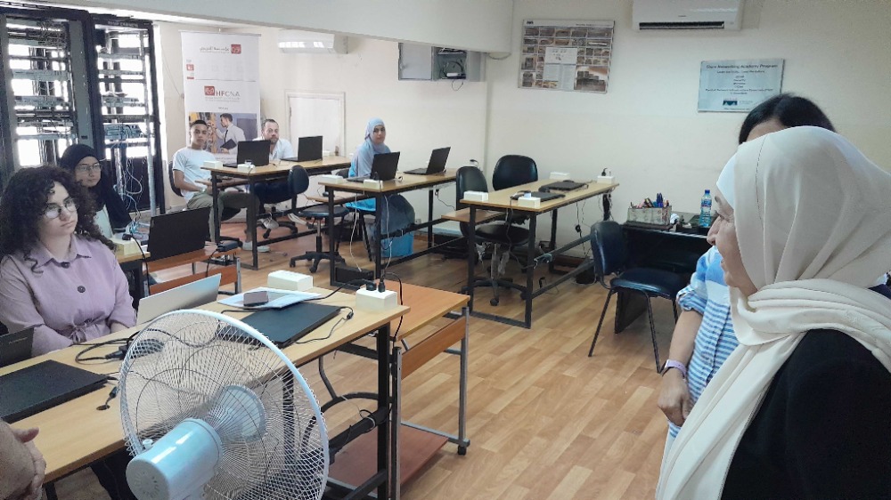 بهية الحريري تتفقد دورات "التدريب المهني" و"أناملنا" و"سيسكو" في مؤسسة الحريري