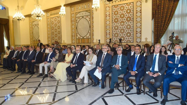 طعمة يكشف عن حجم الكارثة البيئية على الشاطىء الصيداوي خلال مشاركته بمؤتمر البيئة البحرية في لبنان