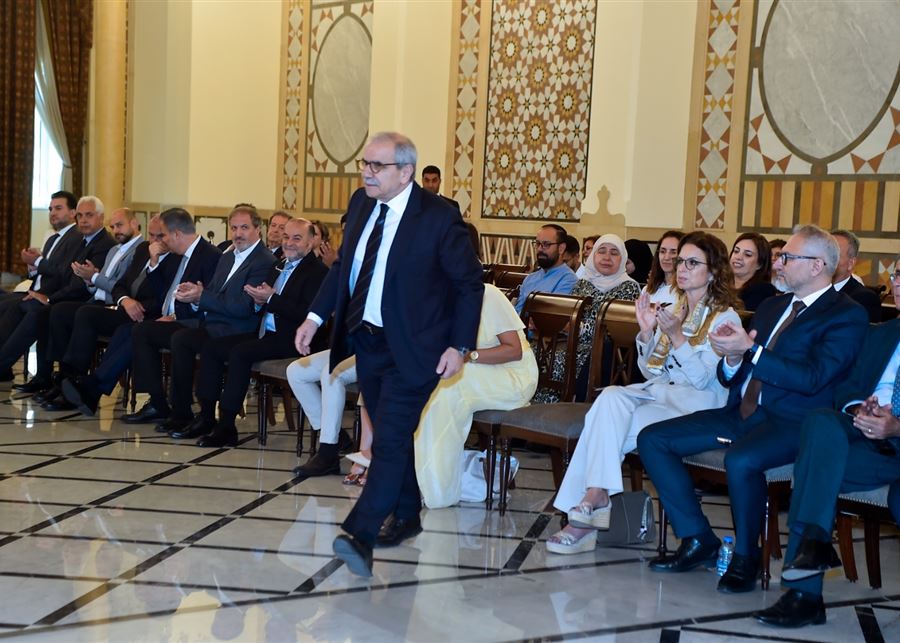 طعمة يكشف عن حجم الكارثة البيئية على الشاطىء الصيداوي خلال مشاركته بمؤتمر البيئة البحرية في لبنان