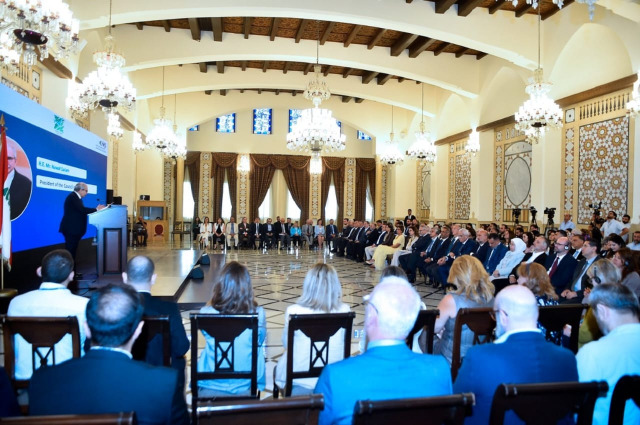 طعمة يكشف عن حجم الكارثة البيئية على الشاطىء الصيداوي خلال مشاركته بمؤتمر البيئة البحرية في لبنان