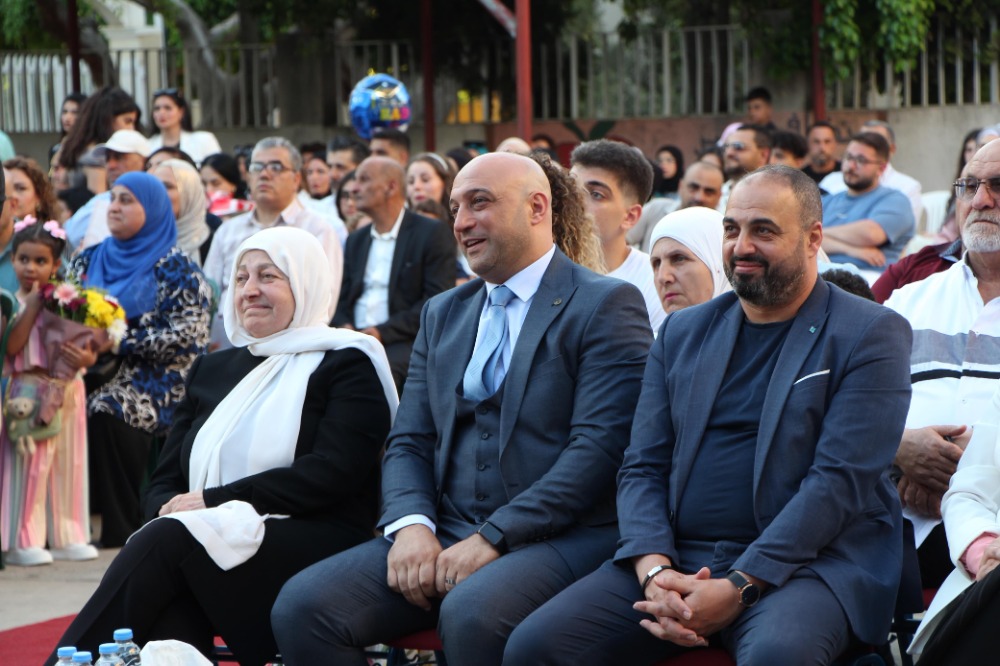 ثانوية بهاء الدين الحريري تحتفل بتخريج دفعة الإصرار والتحدي 2025 برعاية السيدة بهية الحريري