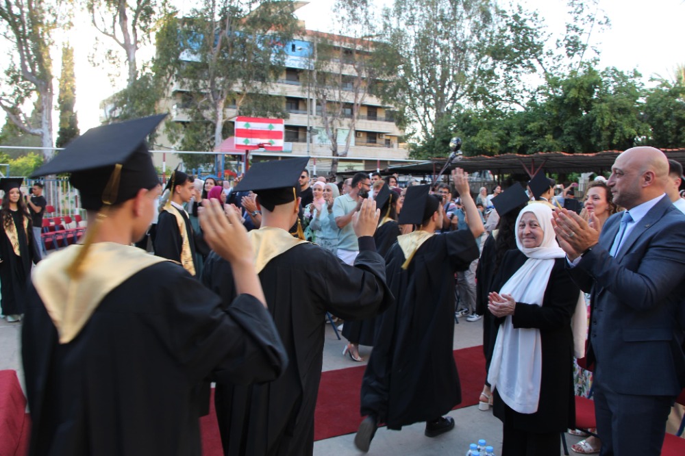 ثانوية بهاء الدين الحريري تحتفل بتخريج دفعة الإصرار والتحدي 2025 برعاية السيدة بهية الحريري