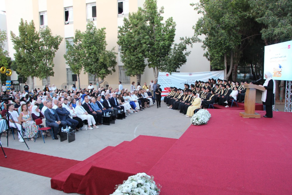 ثانوية بهاء الدين الحريري تحتفل بتخريج دفعة الإصرار والتحدي 2025 برعاية السيدة بهية الحريري