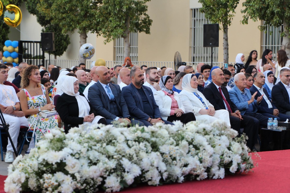 ثانوية بهاء الدين الحريري تحتفل بتخريج دفعة الإصرار والتحدي 2025 برعاية السيدة بهية الحريري