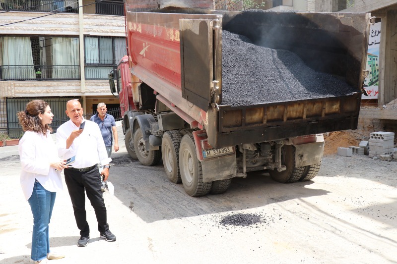 بلدية الهلالية ولجنة الأشغال: تطلقان مشروع تزفيت حفر الشوارع ... بعد الإنارة