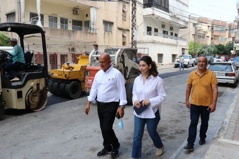 بلدية الهلالية ولجنة الأشغال: تطلقان مشروع تزفيت حفر الشوارع ... بعد الإنارة