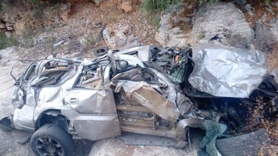 مأساة جديدة على طرقات لبنان.. شابة تفقد حياتها بعد انقلاب سيارتها في وادٍ