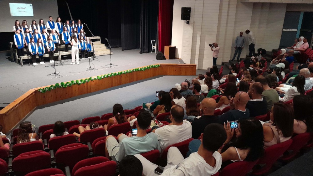 "معرض وأمسية" لطلاب ناديي الفنون والموسيقى في ثانوية رفيق الحريري.. شغف تنبض به لوحات وأصوات تعبّر عن أحلام وتحمل رسائل صادقة