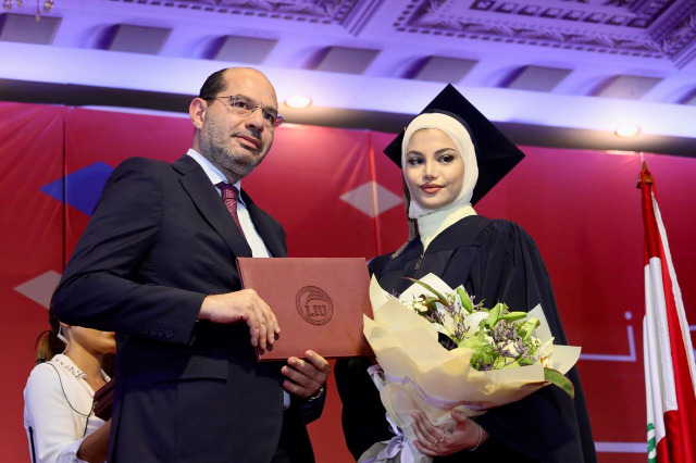 النائب مراد يُؤكد خلال رعايته تخريج طلاب "جامعة LIU" في صيدا على العلم لبناء غدٍ أفضل ودعم القضية الفلسطينية