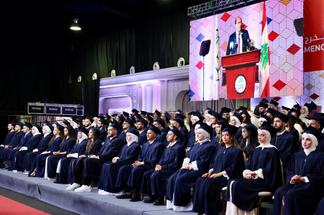 النائب مراد يُؤكد خلال رعايته تخريج طلاب "جامعة LIU" في صيدا على العلم لبناء غدٍ أفضل ودعم القضية الفلسطينية