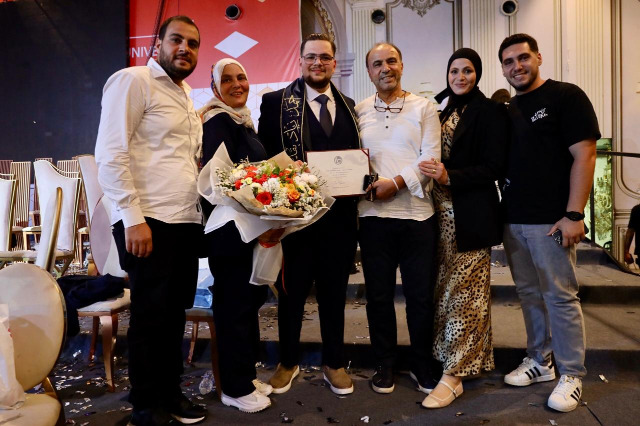 أحمد زياد البقاعي يتخرّج من جامعة LIU بدرجة "جيد"