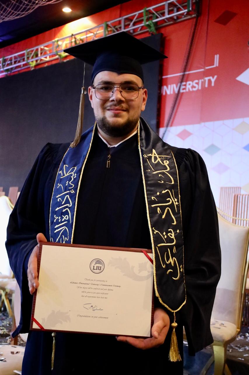 أحمد زياد البقاعي يتخرّج من جامعة LIU بدرجة "جيد"
