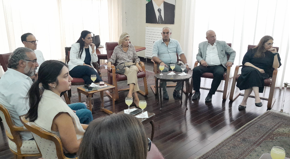 الوزيرة كرامي تلتقي بهية الحريري في دارة مجدليون