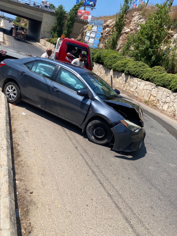 جريح في حادث سير على الأولي