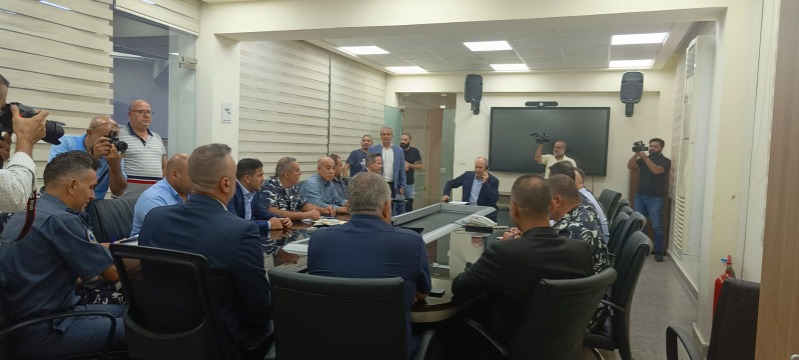 صيدا تستنفر أمنيًا مع انطلاق الموسم السياحي: اجتماع لمجلس الأمن الفرعي برئاسة المحافظ ضو