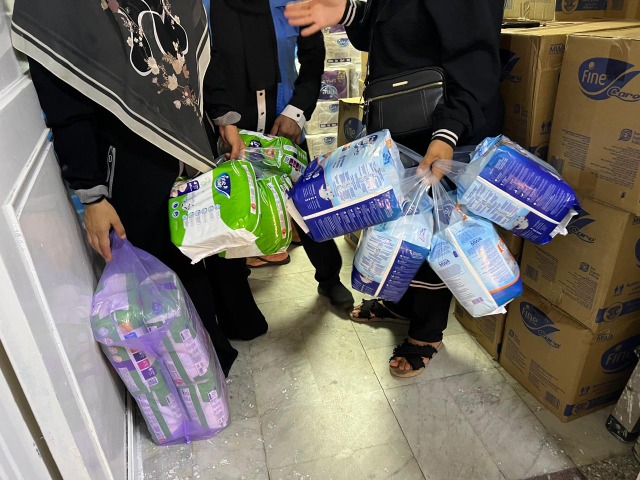 جمعية "أهلنا" توزع مساعدات عينية على عائلات نازحة في الجنوب بالتعاون مع اليونيفيل