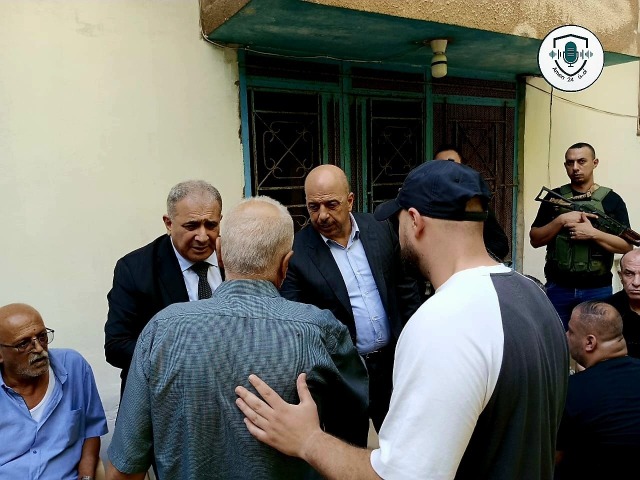 باسم رئيس دولة فلسطين محمود عباس .. السفير الأسعد واللواء العبد خليل يقدمان التعازي برحيل الحاج وليد الحديري في مخيم البداوي