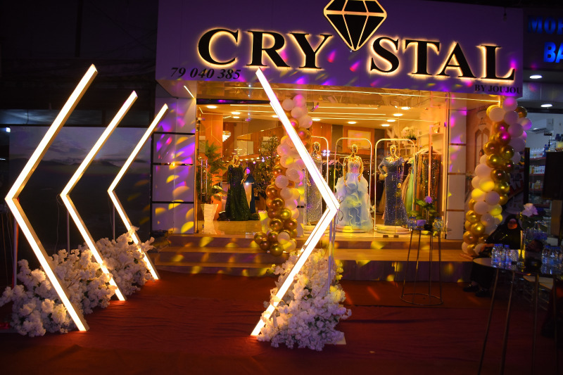 مؤسسة "Crystal" تفتتح فرعها الجديد في صيدا: صالة فخمة لفساتين الأعراس والسهرات