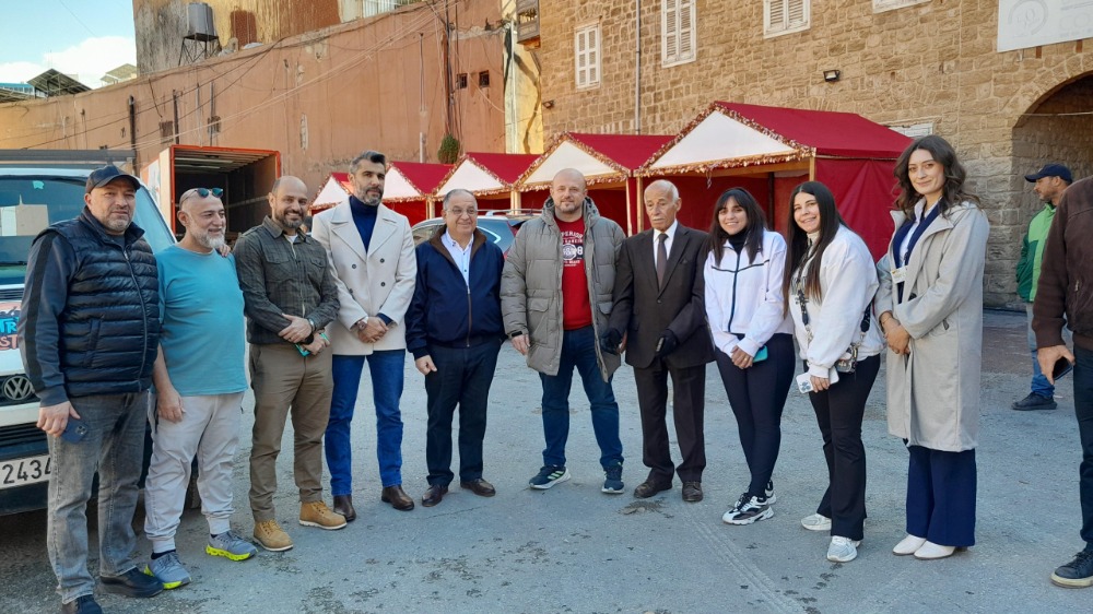 الشريف والمطران حداد يتفقدان التحضيرات للقرية الميلادية في صيدا