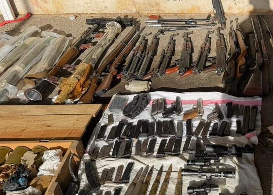 بالصور - الجيش يضبط كميةً كبيرةً من الأسلحة في البقاع.. ويوقف شخصين