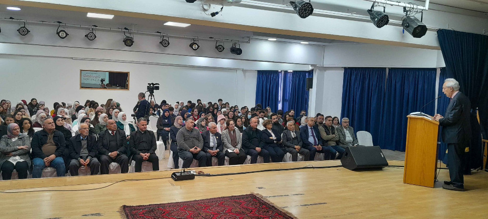 ثانوية السفير تحتفل بتكريم "اللّسانيّ الألمعيّ" نادر سراج وبتوقيع كتابه "نكهة بيروت - موائد وسرديّات"
