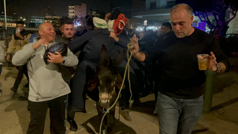 أهالي صور يحيون "عيد المرفع" بمسيرة شعبية