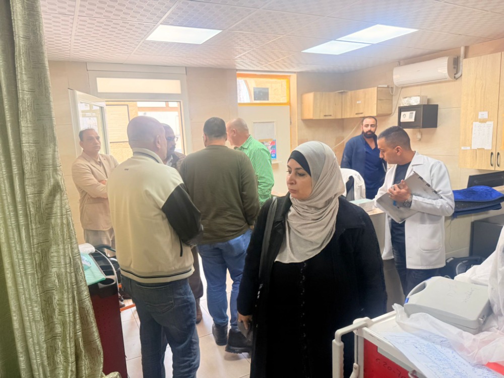 "شؤون اللاجئين" تتفقد مشفى قلقيلية وتبحث تداعيات قرار "الأونروا"