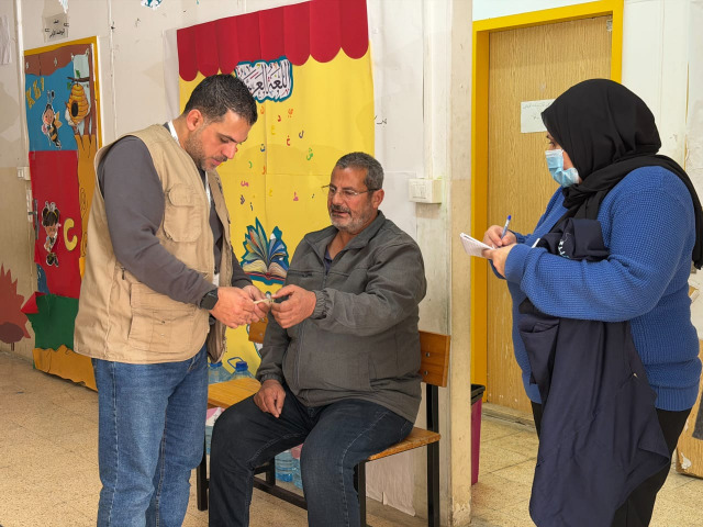 العيادة النقالة لمؤسسة معروف سعد تواصل خدماتها الصحية للنازحين.. وتستعد لإطلاق حملات مجانية في صيدا