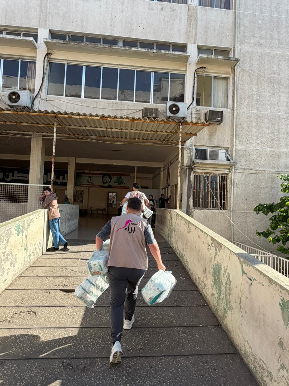 جمعية "براء" تواصل دعم النازحين في الجامعة اللبنانية بصيدا